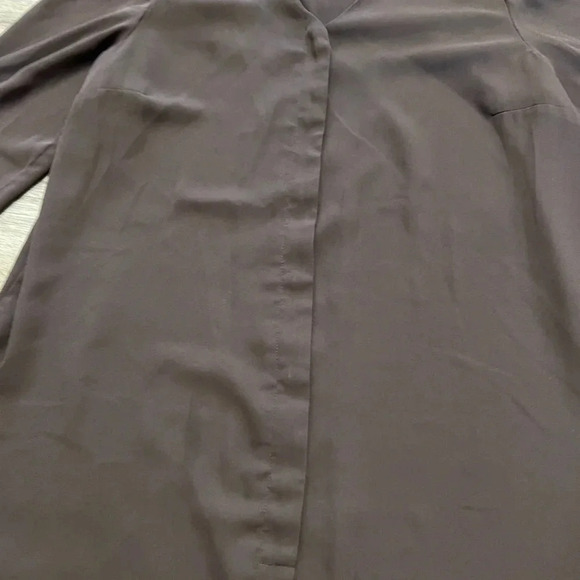 Chico’s • Cold Shoulder Long Sleeve Blouse - Picture 4 of 10